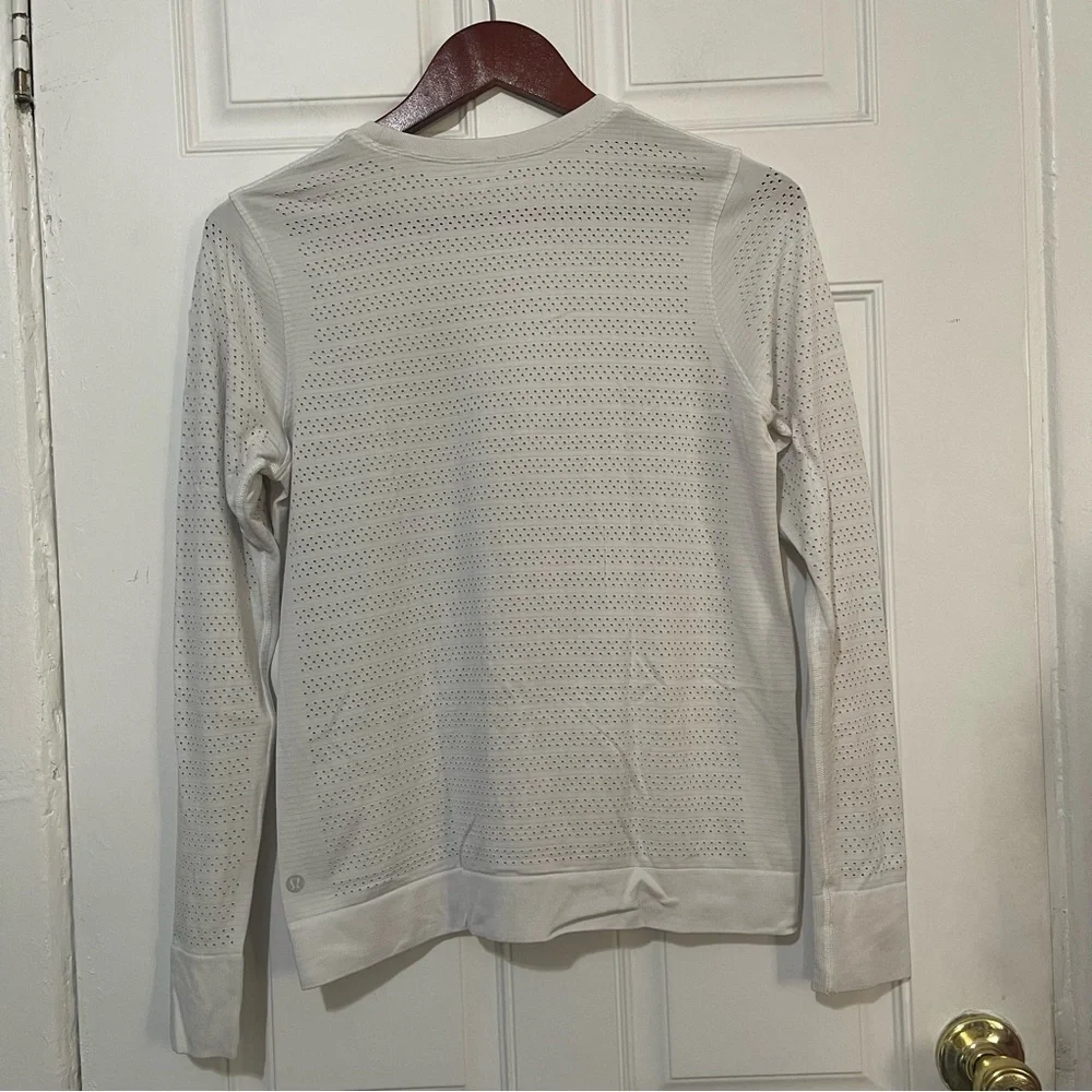 Lululemon White Breezy By Longsleeve Size 8/10‎